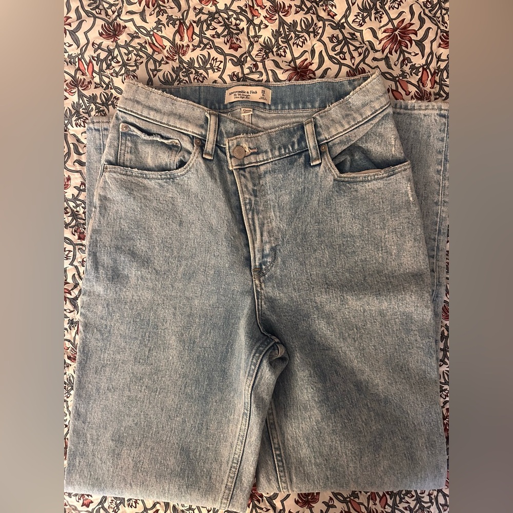 Abercrombie Ultra High Rise the 90’s Straight Jeans Curve Love